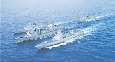 海軍某支隊組織海上補給訓練